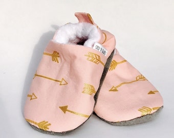 Pink Arrow Baby Shoes, Baby Girl Shoes, Soft Soled Baby Shoes, Baby Booties, Baby Moccasins, Crib Shoes, Toddler Slippers, Moccs,Baby Shower