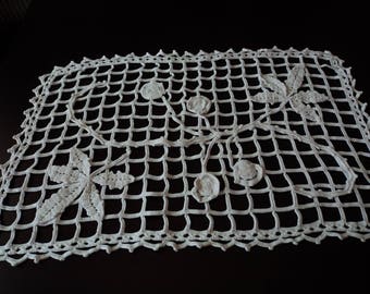 Vintage French stunning hand crochet white cotton table doily (00000)