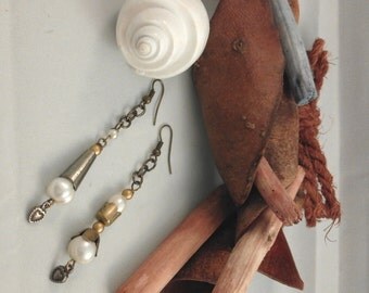 Drop earrings with freshwater pearls