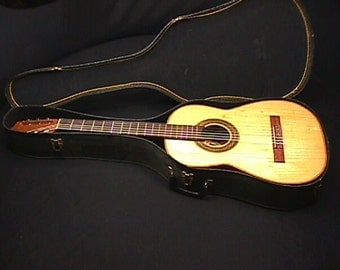 Casa Ricardo Solid Wood Classical Guitar in a Chipboard Case & Ready to Play as-is