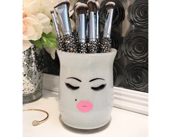 Makeup Artist Gift, Cute Pout Face, Makeup Brush Holder, Gift for Makeup Lover, Pretty Vanity Organization, Girly Decoration, Personalize