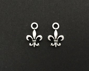 Tiny Fleur de Lis Charm. Lot of 10 / 20 / 30 / 40 / 50 / 100 PCS TINY Silver Tone Flower Charms. Craft Supplies.