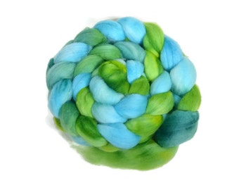 Organic Polwarth 4 oz hand dyed roving, Combed Top, Polwarth spinning fiber, green, aqua - Jungle