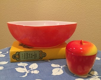 Vintage Red Pyrex Hostess Bowl 525B / 2 1/2 qt. / Ovenware / c.1950
