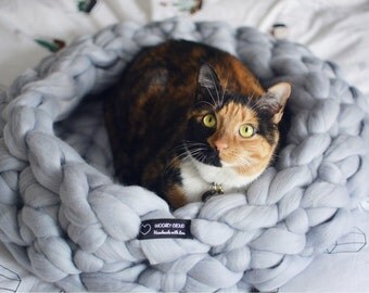 Chunky Cat bed, Chunky knit pet bed, Pet bedding, Handmade, 100% merino wool cat bed