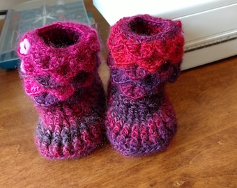 Crocodile Stitch Baby Booties