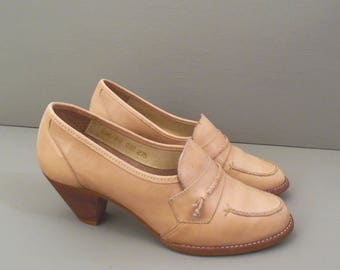 80's vintage moccasin loafers // chunky heels // camel tan leather // size 7