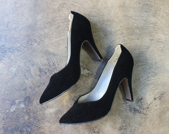 7 1/2 to 8 Black Velvet Heels / Sculptural Pumps / Women's Vintage Dress Shoes