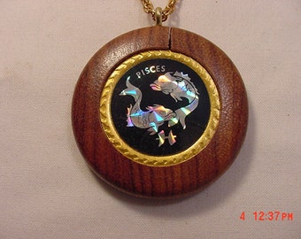 Vintage Hologram Pisces Zodiac Sign Wood Necklace 16 - 737