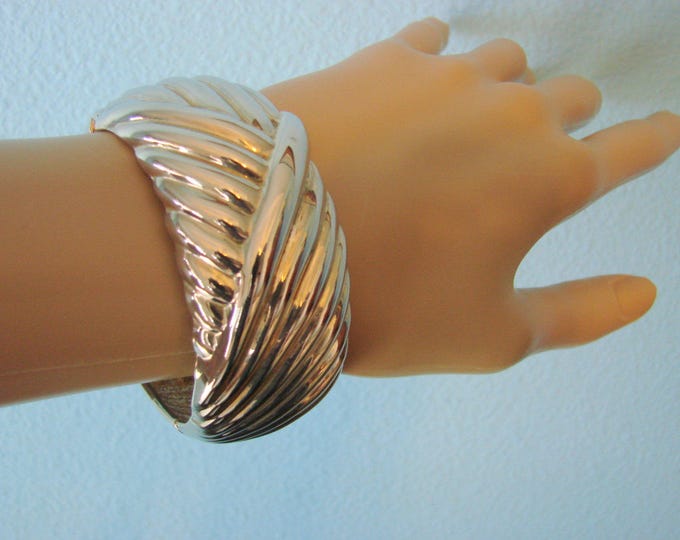 Chunky Bangle Bracelet / 80s Vintage / Textured Silver Tone / Wide / Jewelry / Jewellery