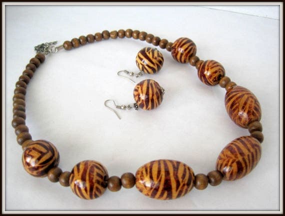 Animal Print Necklace Set - Retro Brown Beads - 70's Choker with matching Earrings