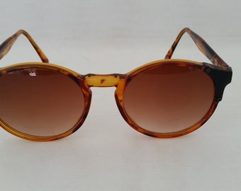 Vintage Round Cats Eye Sunglasses. Round Cats Eye Tortoise Shell Sunglasses. Retro Cats Eye Round Tortoise Sunnies. Large Round Cats Eye