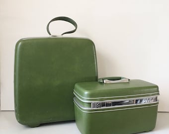 Vintage Avacado Green Train Case - Luggage Set - Overnight Bag - Suitcase - Cosmetic Case