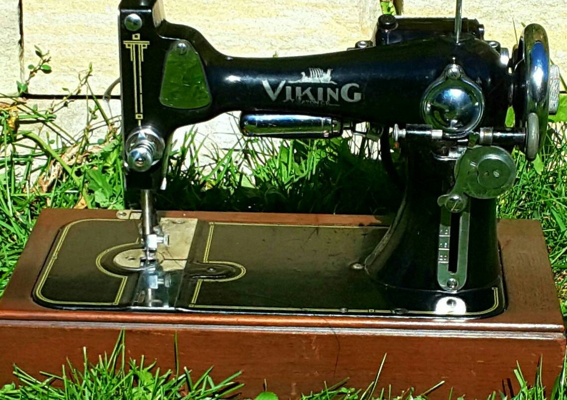 The Viking Vintage Sewing Machine