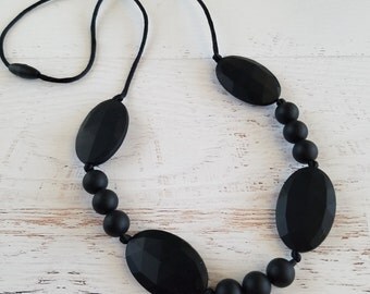 Baby Teething Necklace for Mom | Black Silicone Teething Necklace | Black Nursing Necklace | Gifts for New Mothers | Sensory Chew Necklace