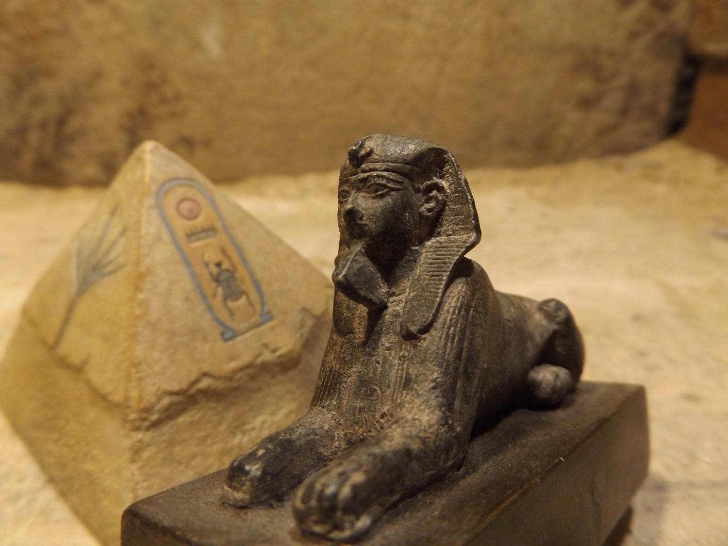 EgyptianReplicaSphinxstatuewithPyramidfeaturingIsisknot