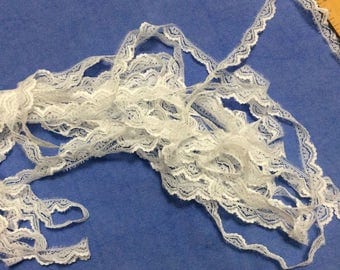 10 metres Scalloped narrow nylon lace trim, 1 /2 inch deep, white