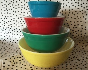 Pyrex Set of 4 Primary Colours Mixing bowls USA Pyrex Quintessential Vintage Pyrex