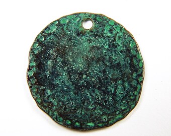 4 Pcs - 25mm Flat Round Hammered Glossy Metal Disc Charm With Patina - Rustic Charms - Jewelry Supplies