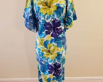 Beyond Gorgeous - 1950's Vintage Malihini Hawaii Designer's Collection - Long Hawaiian Pake Muu Larger size! 38-36-40