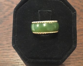Beautiful 14kt. yellow gold and jade ladies ring.