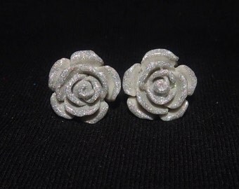 New* '' Glittered Grey Rose '' studded Earrings 20mm
