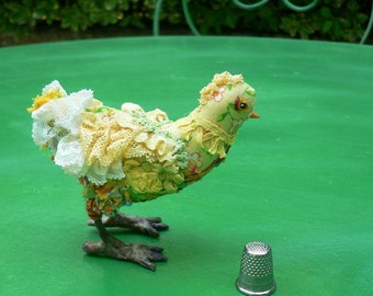 Oiseau exotique Sculpture textile jaune, Petit oiseau en tissu, fabric sculpture bird, OOAK création Chiffonnelle idée cadeau