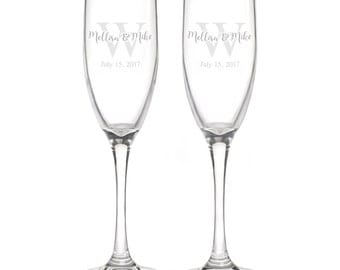 Personalized Wedding Flutes, 2 Toasting Flutes, Engraved Wedding Flute, Monogram Toasting Flutes, Bride & Groom Champagne Flutes