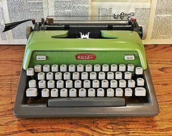 Vintage Typewriter, Green Royal Futura 800, Manual Working Portable Typewriter, Housewarming Gift, Vintage Typewriters, Office Decor