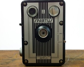 Vintage 1940s Spartus 116 - 616 Box Camera