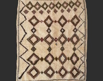 Vintage rug Morocco 5.6 x 4.3 ft / 170 x 130 cm bohemian boho style carpet moroccan Azilal rug
