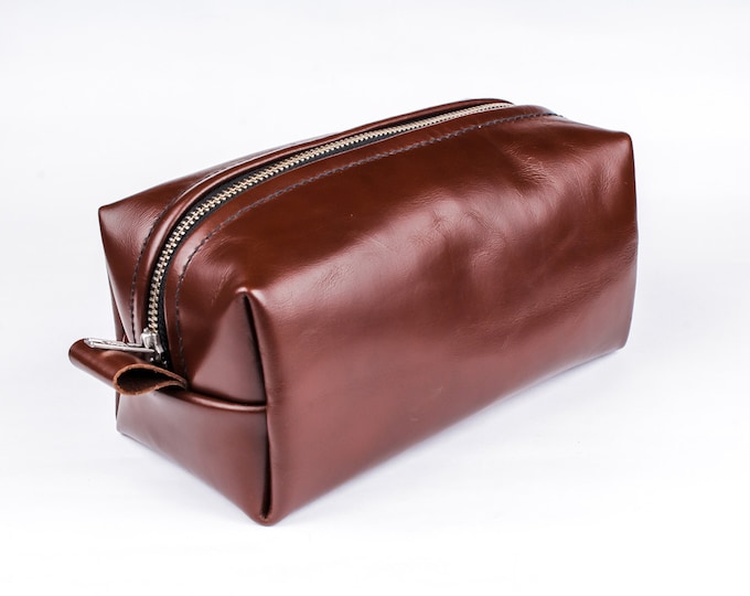 Leather Toiletry bag - Travel Bag - Leather Dopp Kit - Groomsmen gift - Custom Toiletry Bag - Gift for men - Gift for him - Travel case