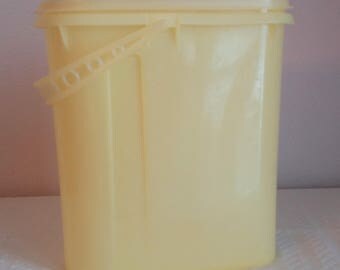 Vintage Yellow Tupperware 2 Quart Pitcher, Vintage Tupperware Pitcher, Vintage Tupperware, Tupperware Pitcher, Yellow Plastic Pitcher