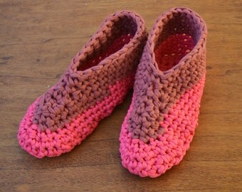 Slippers, house slippers, house socks, slipper socks, t-shirt yarn slippers, crochet slippers, pink slippers, ciabatte da casa, uncinetto