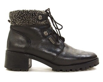 90s Lace Up Ankle Boots / Vintage 80s 1990s Black Leather / Faux Fur Lining / Warm Lined Winter Booties with Block Heel / Women's Size 9