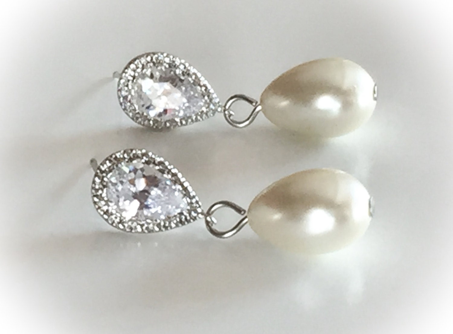 Bridal pearl dangle earrings, Pearl earrings, wedding jewelry,