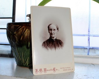 Antique Photograph Victorian Woman 1800s Cabinet Card