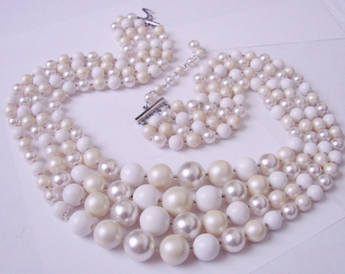 Vintage Two-Tone White Lucite Pearl Bib Bead Necklace / Winter White / Graduated Beads / Mid Century / 1950s / Jewelry / Jewellery