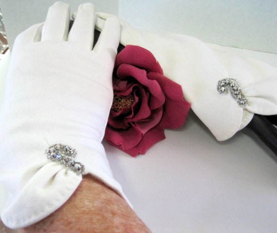 White Rhinestone Gloves - Signed Dawnelle - 100% Cotton - Made in USA - Size 6 1/2