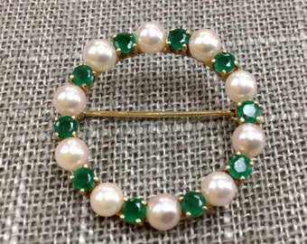 Classic 14K Yellow Gold Pin With White Pearls And Emerald!!!!