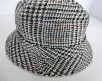 Vintage Houndstooth Traveler by Country Gentleman