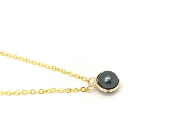 Black gold necklace, minimist necklace, simple black pearl necklace, black pearl necklace, gold simple black pearl necklace