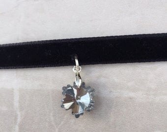 Crystal Snowflake Black Velvet Choker, Goth Choker, Snowflake Choker, Choker Necklace, Crystal snowflake Choker, velvet choker