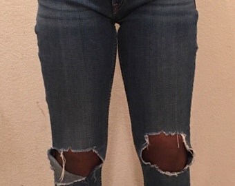 levi's busted knee jeans