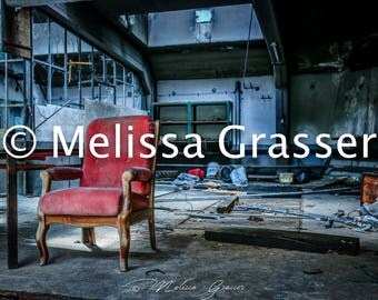Table URBEX Photo: Red Chair