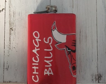 Flask, 8 oz stainless steel flask, Chicago Bulls, Bull, Whiskey Flask, Hip Flask, Hand Painted, Chicago
