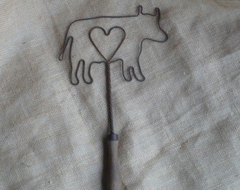 Decorative Rug Beater, Vintage Metal Cow and Heart Wall Hanging with Wood Handle