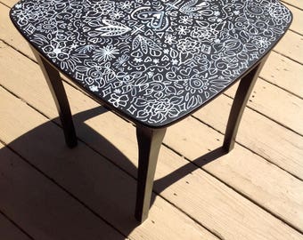 Black Side Table White Lines