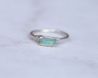 Silver Emerald Ring, Raw Emerald Ring, May Birthstone Ring, Green Stacking Ring, Emerald Engagement Ring, Rough Emerald Ring, Beryl