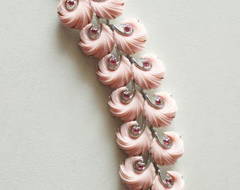 Vintage bracelet, signed by Lisner, pink, 1950s era. Excellent condition